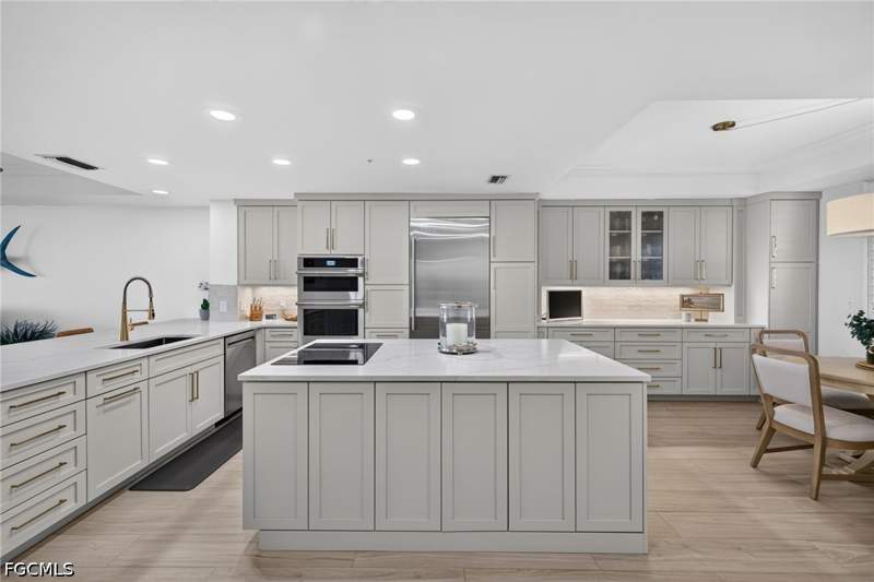 2 bedroom Condominium at 15210 Portside Dr 402, Harbour Isle Yacht And Racquet Club Condo, Fort Myers — photo 3