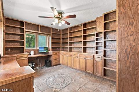 10910 Irish Ln, Fort Myers FL - photo 10 of 42