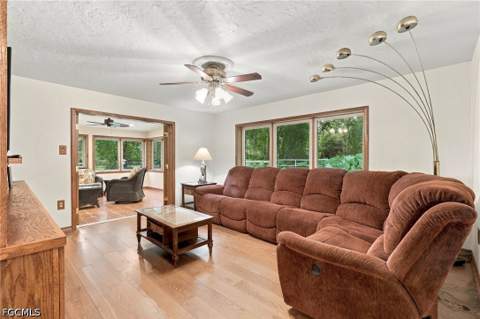 10910 Irish Ln, Fort Myers FL - photo 9 of 42
