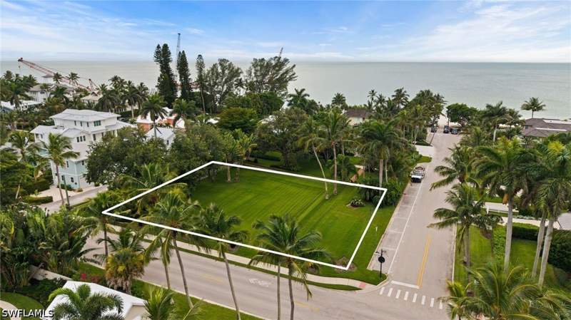 6 bedroom SingleFamilyResidence at 1100 Gulf Shore Blvd S, Olde Naples, Naples — photo 3