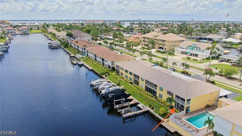 2 bedroom Condominium at 1627 Beach PKWY 105, BEACH VILLA CONDO, Cape Coral — photo 2