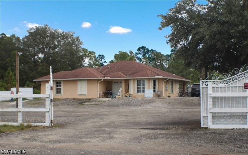 4 bedroom SingleFamilyResidence at 355 N Lindero St, Montura Ranch Sec 14, Montura Ranches — photo 4