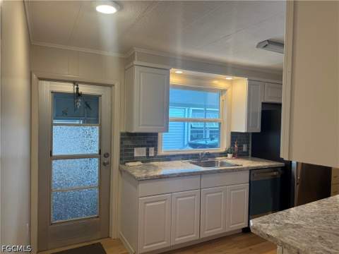 84 Poinsettia Dr, Fort Myers FL - photo 8 of 21