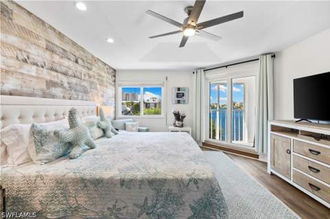 9101 Vanderbilt Dr 302, Naples FL - photo 11 of 28