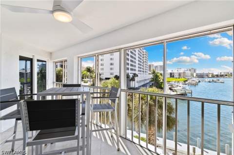 9101 Vanderbilt Dr 302, Naples FL - photo 18 of 28