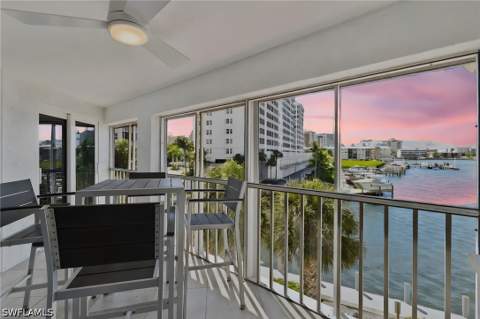 9101 Vanderbilt Dr 302, Naples FL - photo 19 of 28