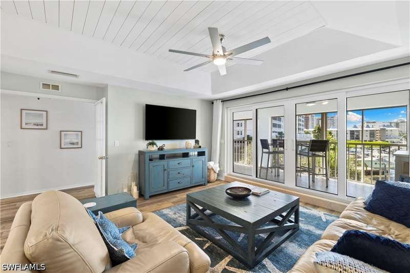 3 bedroom Condominium at 9101 Vanderbilt Dr 302, Chateau Vanderbilt, Naples — photo 2