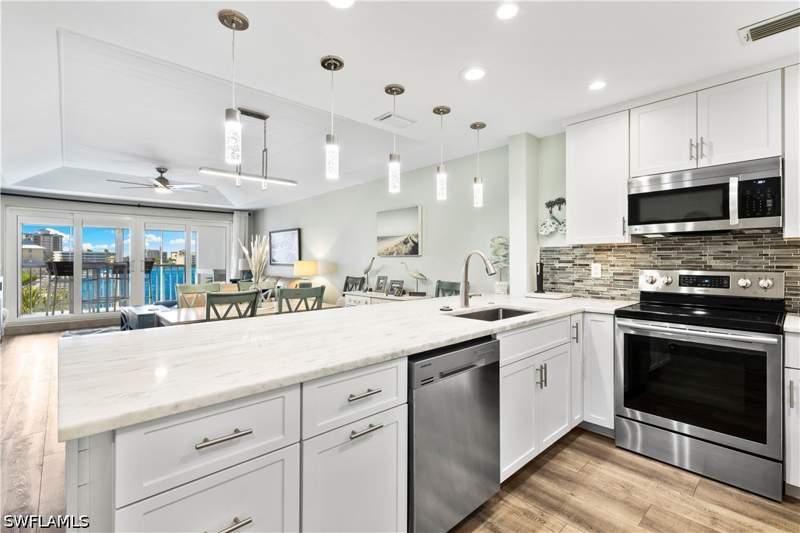 3 bedroom Condominium at 9101 Vanderbilt Dr 302, Chateau Vanderbilt, Naples — photo 4