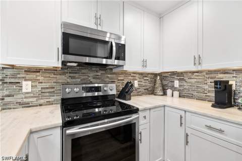9101 Vanderbilt Dr 302, Naples FL - photo 6 of 28