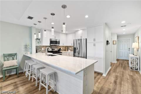 9101 Vanderbilt Dr 302, Naples FL - photo 8 of 28