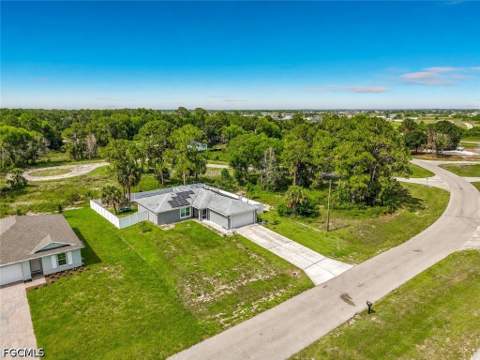 5042 SE Tradewinds Cir, Labelle FL - photo 14 of 16