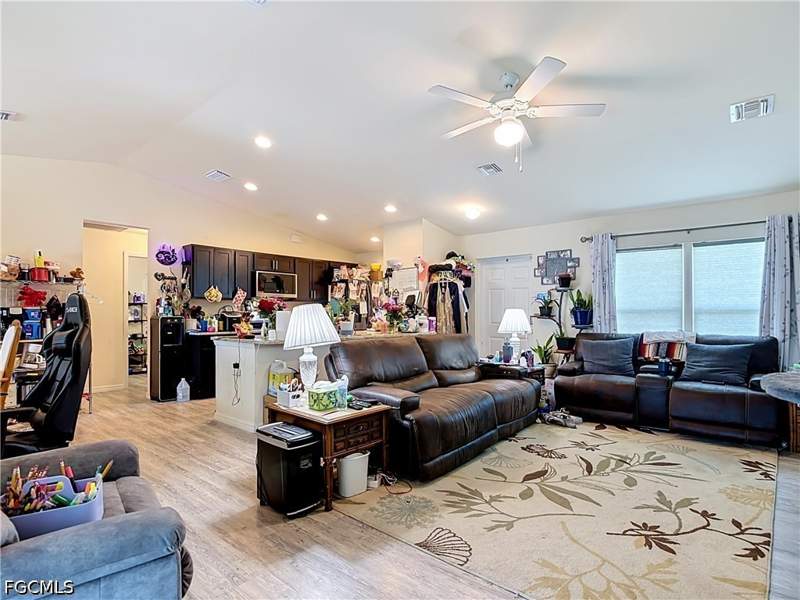 3 bedroom SingleFamilyResidence at 5042 SE Tradewinds Cir, Port Labelle, Labelle — photo 2