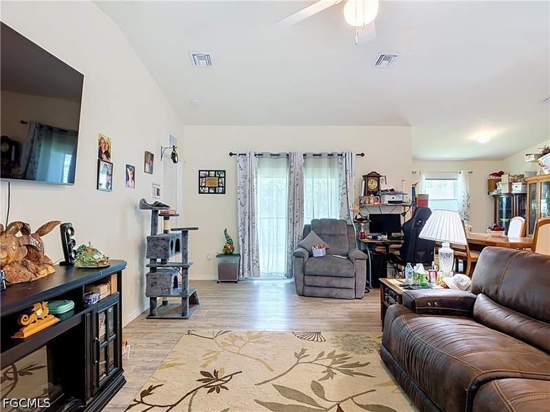 3 bedroom SingleFamilyResidence at 5042 SE Tradewinds Cir, Port Labelle, Labelle — photo 3