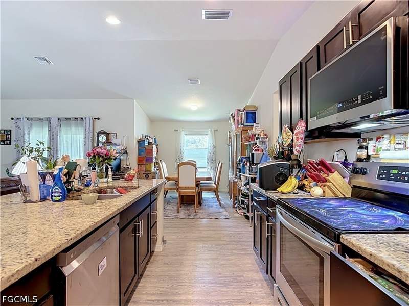 3 bedroom SingleFamilyResidence at 5042 SE Tradewinds Cir, Port Labelle, Labelle — photo 5