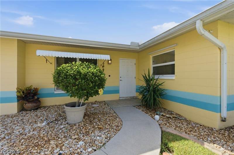 3 bedroom SingleFamilyResidence at 4933 Triton Ct W, Cape Coral, Cape Coral — photo 2