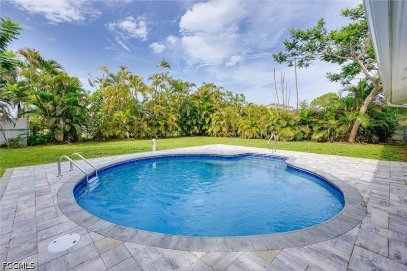 3 bedroom SingleFamilyResidence at 1628 N Flossmoor Rd, Cypress Lake Estates, Fort Myers — photo 4
