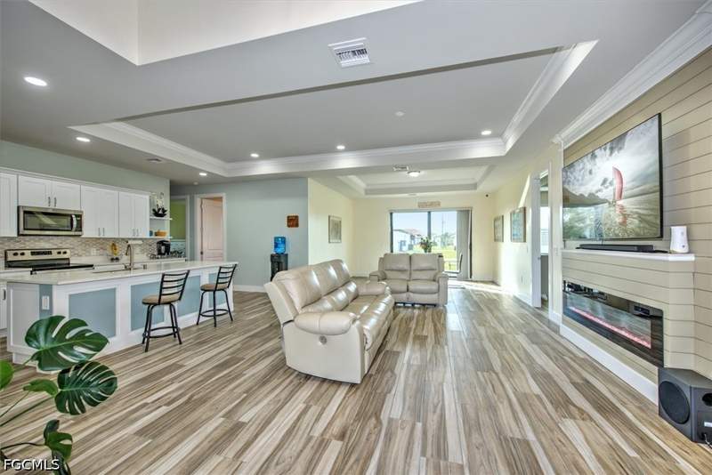 4 bedroom SingleFamilyResidence at 6137 Holt Ct, Fort Myers, Fort Myers — photo 3