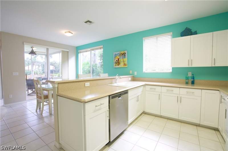 2 bedroom Condominium at 8471 Southbridge Dr 4, Southwind, Estero — photo 3