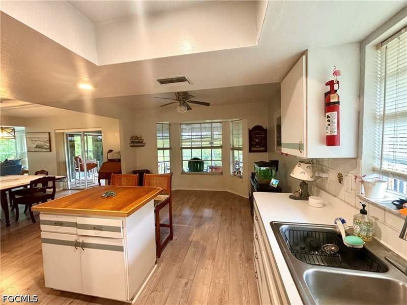 3 bedroom SingleFamilyResidence at 14281 Pacosin Ct, Alden Pines First Add, Bokeelia — photo 3
