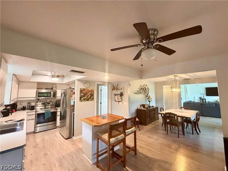 3 bedroom SingleFamilyResidence at 14281 Pacosin Ct, Alden Pines First Add, Bokeelia — photo 4