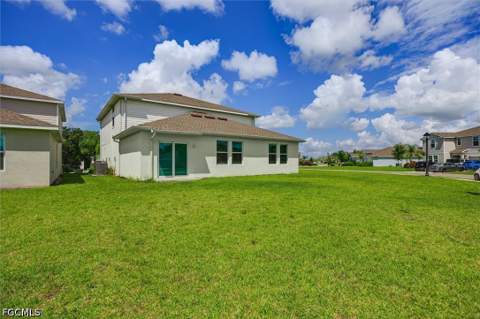 12075 Savanna Lakes Blvd, Lehigh Acres FL - photo 7 of 39