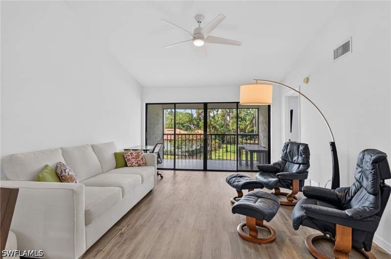 2 bedroom Condominium at 909 Augusta Blvd 7, Eaglewood, Naples — photo 2