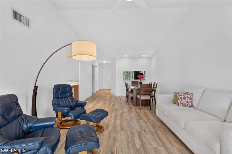 2 bedroom Condominium at 909 Augusta Blvd 7, Eaglewood, Naples — photo 5