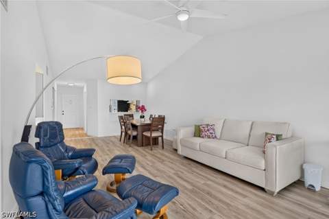 909 Augusta Blvd 7, Naples FL - photo 6 of 40