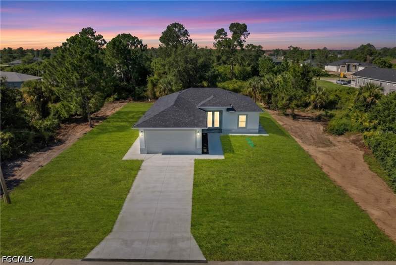 3 bedroom SingleFamilyResidence at 864 Chantilly St E, Lehigh Acres, Lehigh Acres — photo 2