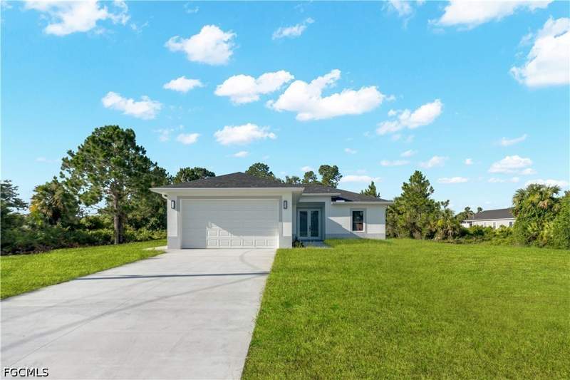 3 bedroom SingleFamilyResidence at 864 Chantilly St E, Lehigh Acres, Lehigh Acres — photo 3
