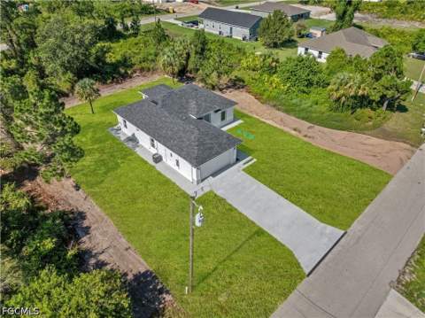 864 Chantilly St E, Lehigh Acres FL - photo 8 of 35