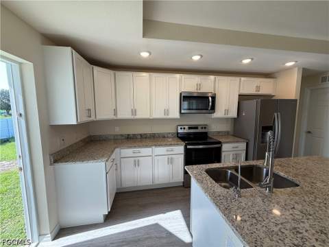 557 Oakshire Ln, Lehigh Acres FL - photo 11 of 36
