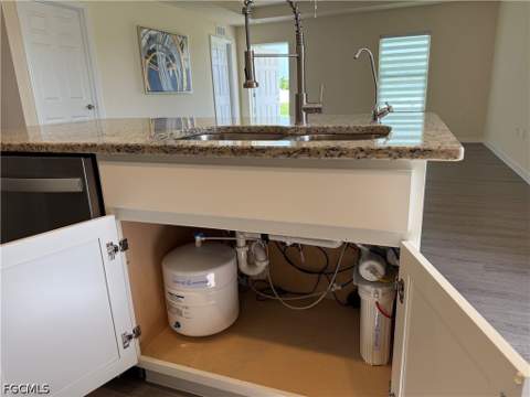 557 Oakshire Ln, Lehigh Acres FL - photo 12 of 36