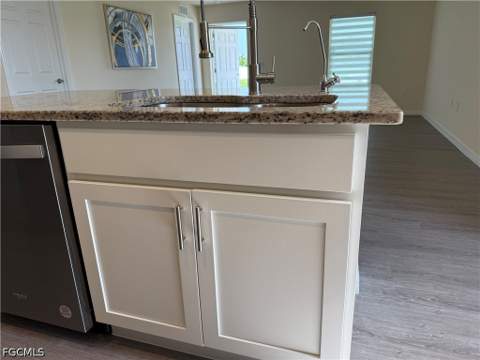 557 Oakshire Ln, Lehigh Acres FL - photo 13 of 36