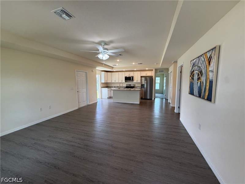 3 bedroom SingleFamilyResidence at 557 Oakshire Ln, Lehigh Acres, Lehigh Acres — photo 3