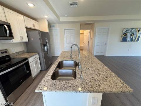 557 Oakshire Ln, Lehigh Acres FL - photo 6 of 36