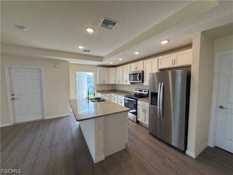 557 Oakshire Ln, Lehigh Acres FL - photo 8 of 36
