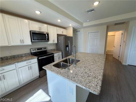 557 Oakshire Ln, Lehigh Acres FL - photo 9 of 36