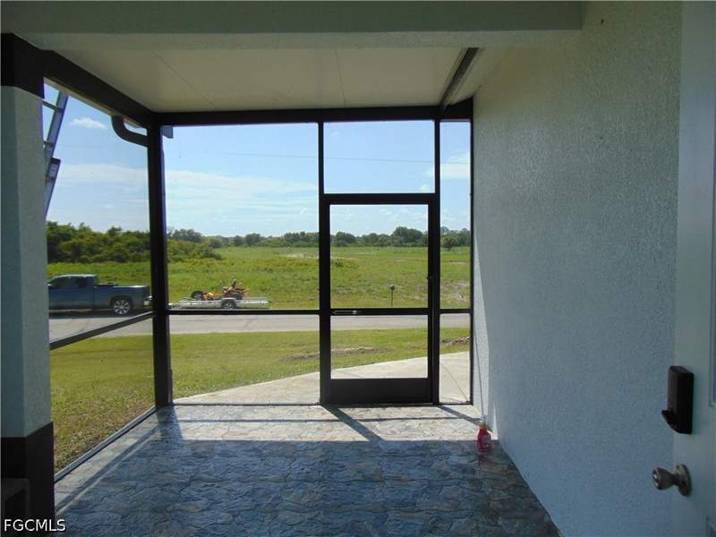 4 bedroom SingleFamilyResidence at 9020 E Castle Cir, Port Labelle, Labelle — photo 3