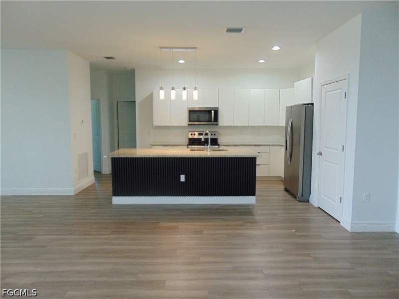 4 bedroom SingleFamilyResidence at 9020 E Castle Cir, Port Labelle, Labelle — photo 4