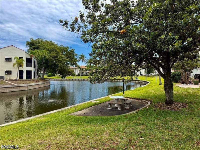2 bedroom Townhouse at 4277 Island Cir 1, Caloosa Bayview, Fort Myers — photo 2