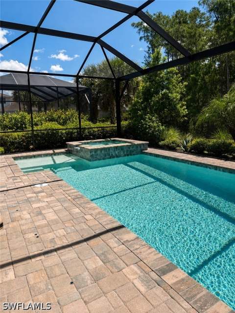 13585 Blue Bay Cir, Fort Myers FL - photo 10 of 33