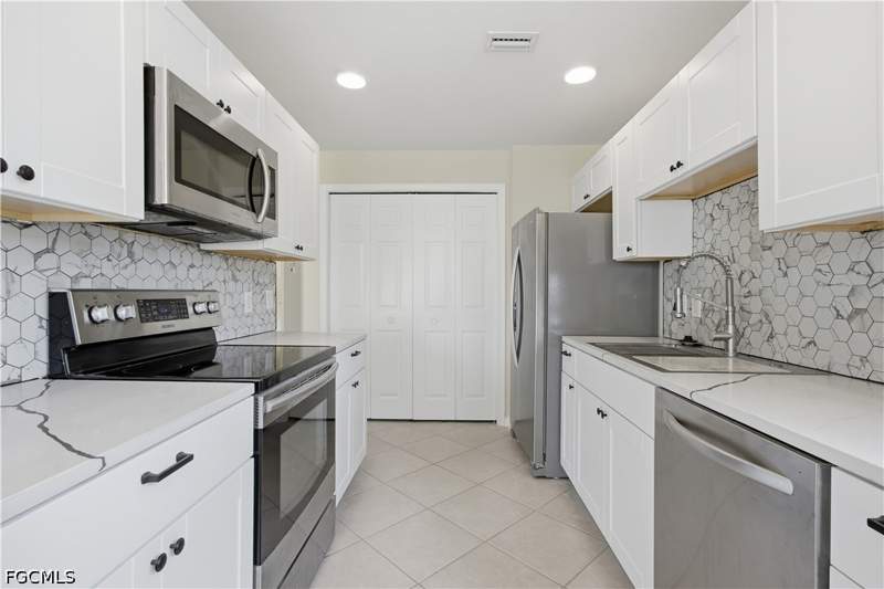2 bedroom Condominium at 3010 Meandering Way 101, Idlewild, Fort Myers — photo 4