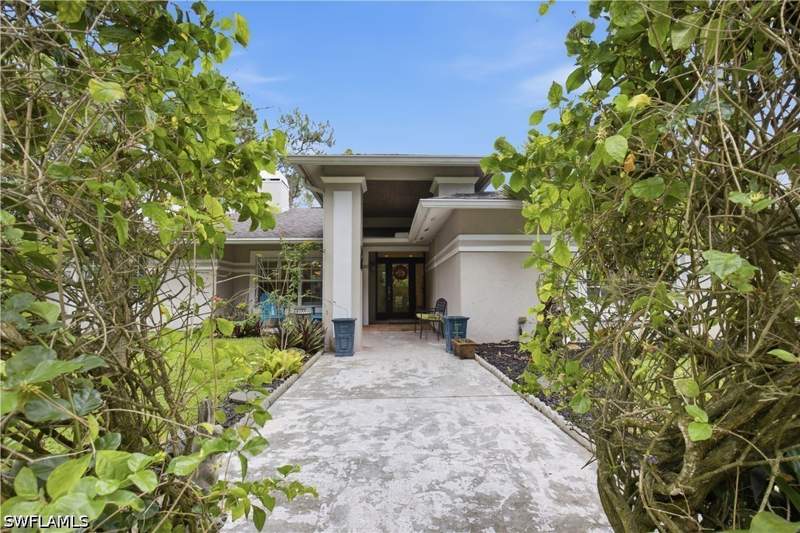 4 bedroom SingleFamilyResidence at 150 Logan Blvd N, Logan Woods, Naples — photo 3