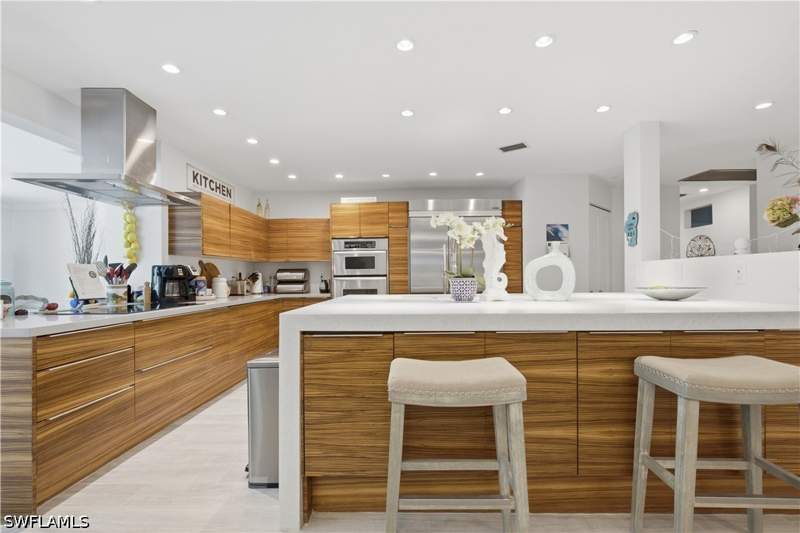 4 bedroom SingleFamilyResidence at 150 Logan Blvd N, Logan Woods, Naples — photo 5