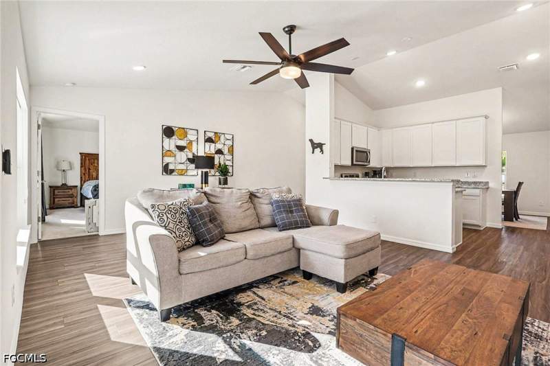 4 bedroom SingleFamilyResidence at 318 NW 4th St, Cape Coral, Cape Coral — photo 5