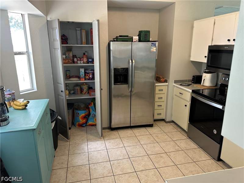 3 bedroom SingleFamilyResidence at 2124 NE 7th Pl, Cape Coral, Cape Coral — photo 5