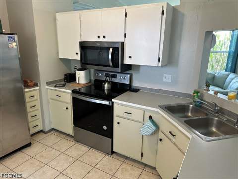 2124 NE 7th Pl, Cape Coral FL - photo 6 of 34
