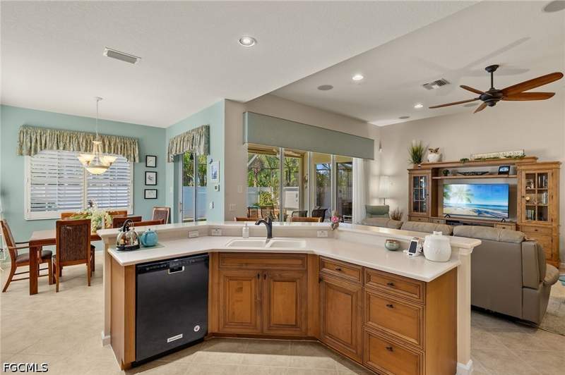 3 bedroom SingleFamilyResidence at 8872 King Henry Ct, Crown Colony, Fort Myers — photo 5