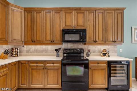 8872 King Henry Ct, Fort Myers FL - photo 6 of 26